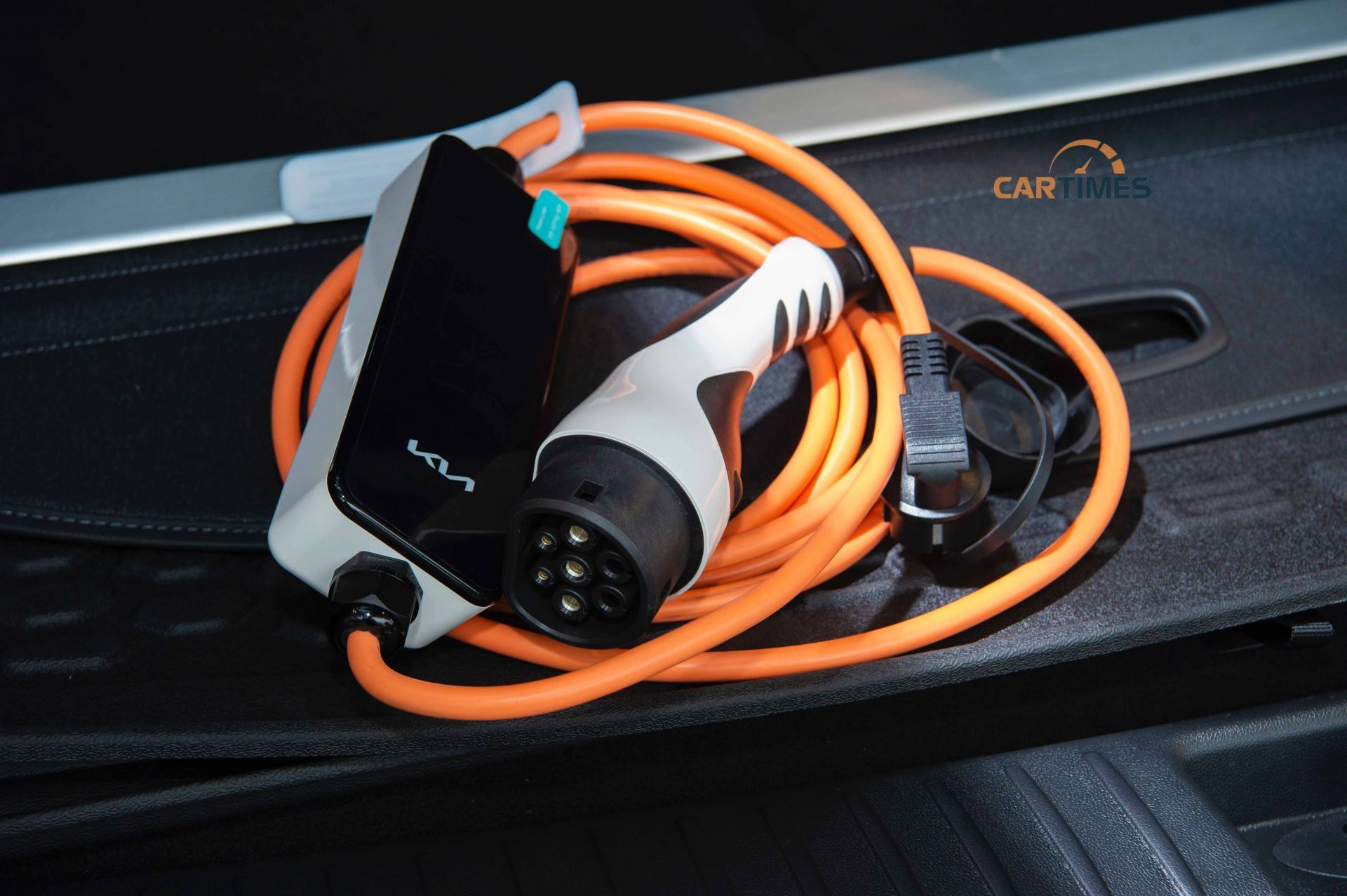 Dây sạc điện tại nhà trên Kia Sorento PHEV