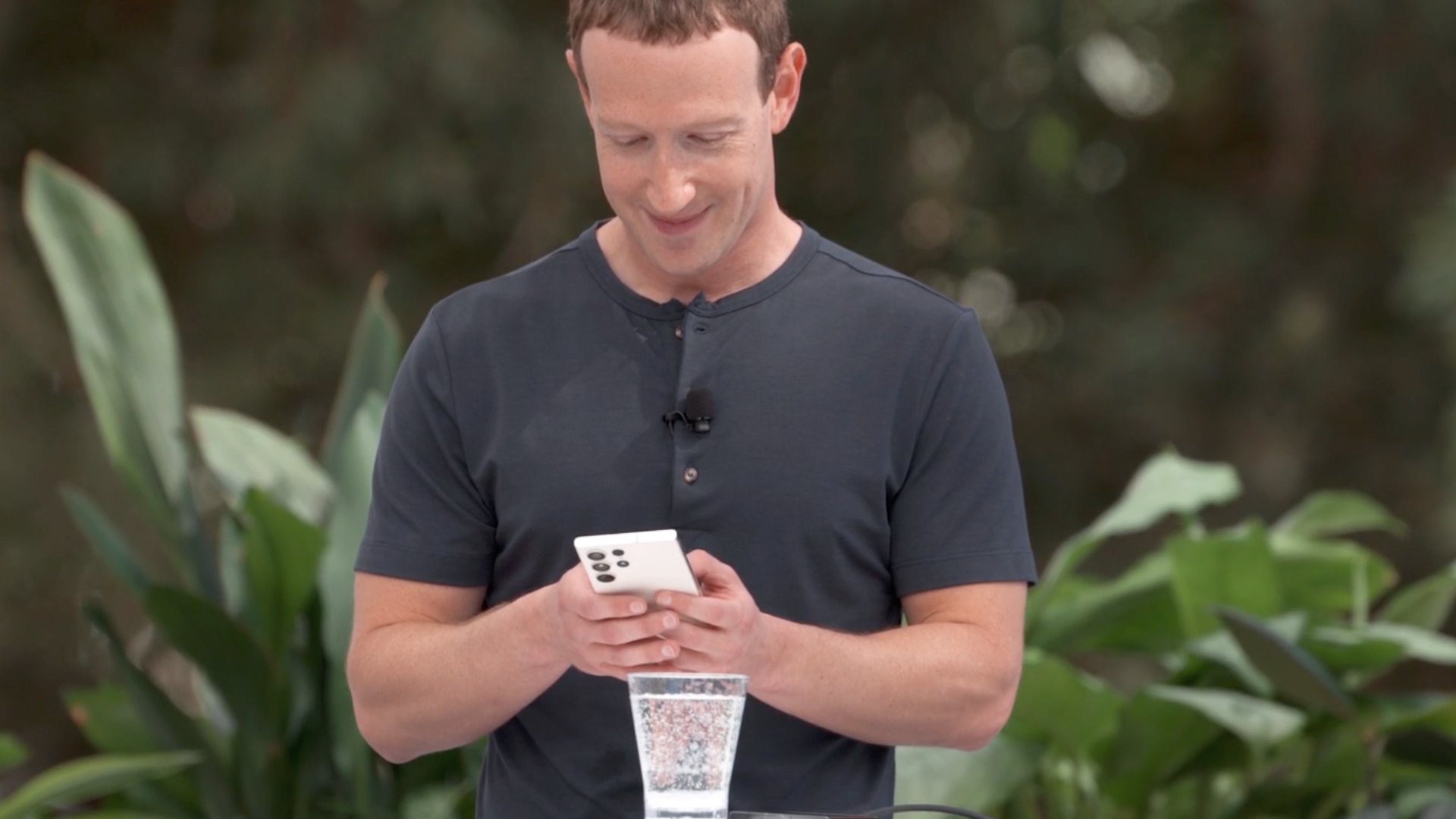 samsung-galaxy-s23-ultra-mark-zuckerberg-meta-connect-keynote-1695973087378-1695973088360553678307-1695977856493-169597785722362951808.jpg