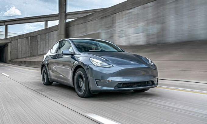 "Kẻ mạnh" Tesla - chưa bao giờ là hết thời!