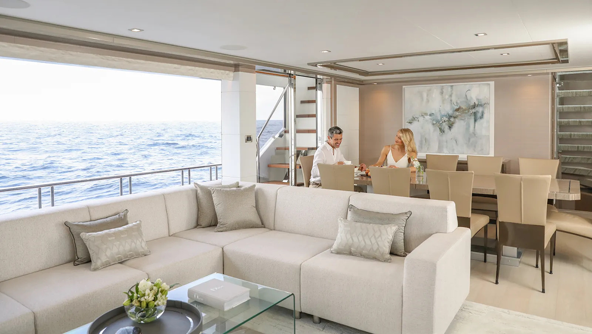 Chiêm ngưỡng bên trong du thuyền hạng sang Ocean Alexander 32E