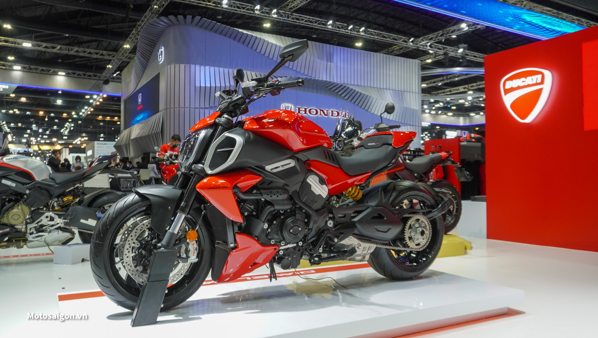 ducati-diavel-v4-desert-x-monster-sp-2023-motosaigon-002.jpg