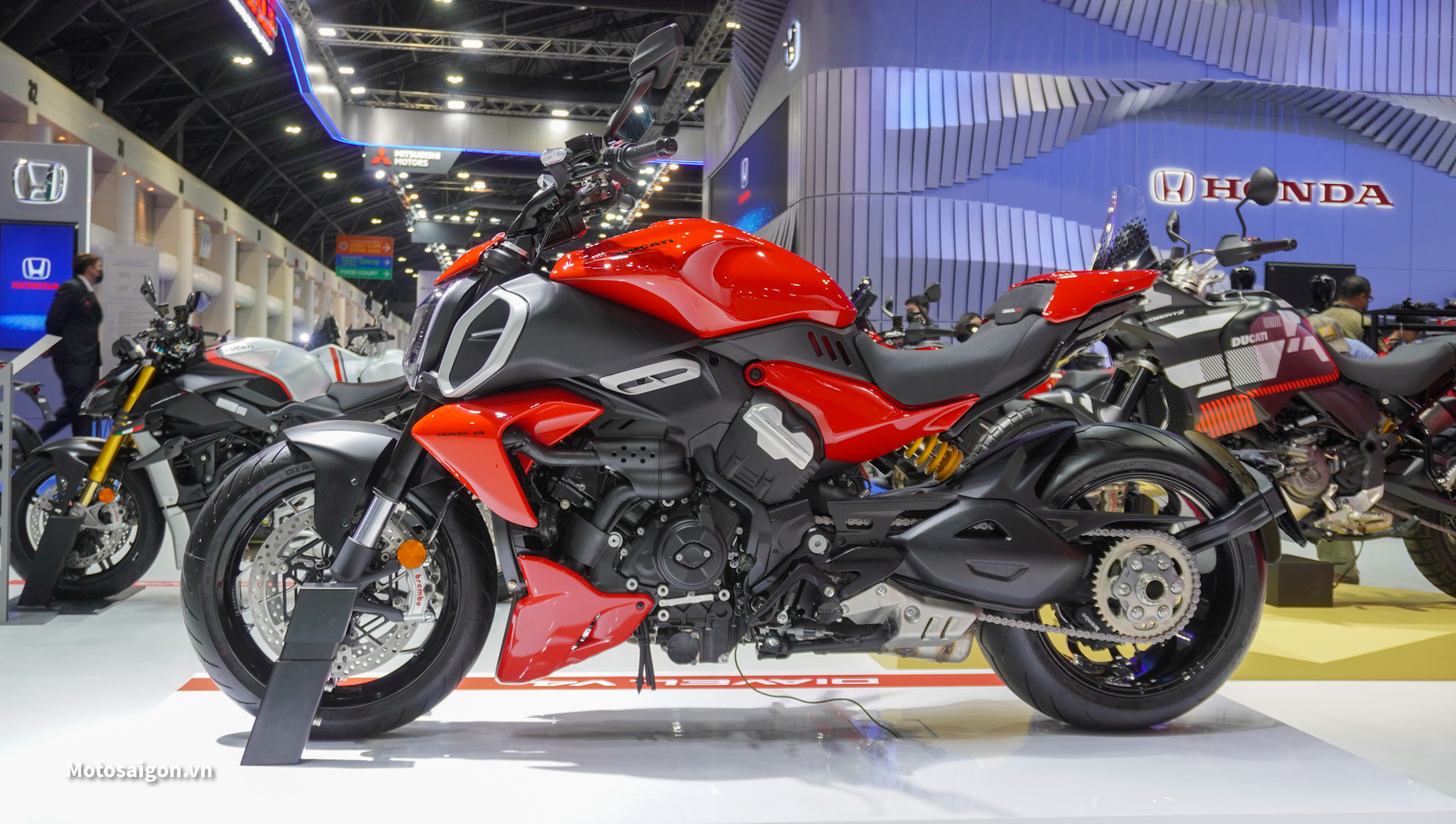 ducati-diavel-v4-desert-x-monster-sp-2023-motosaigon-003.jpg