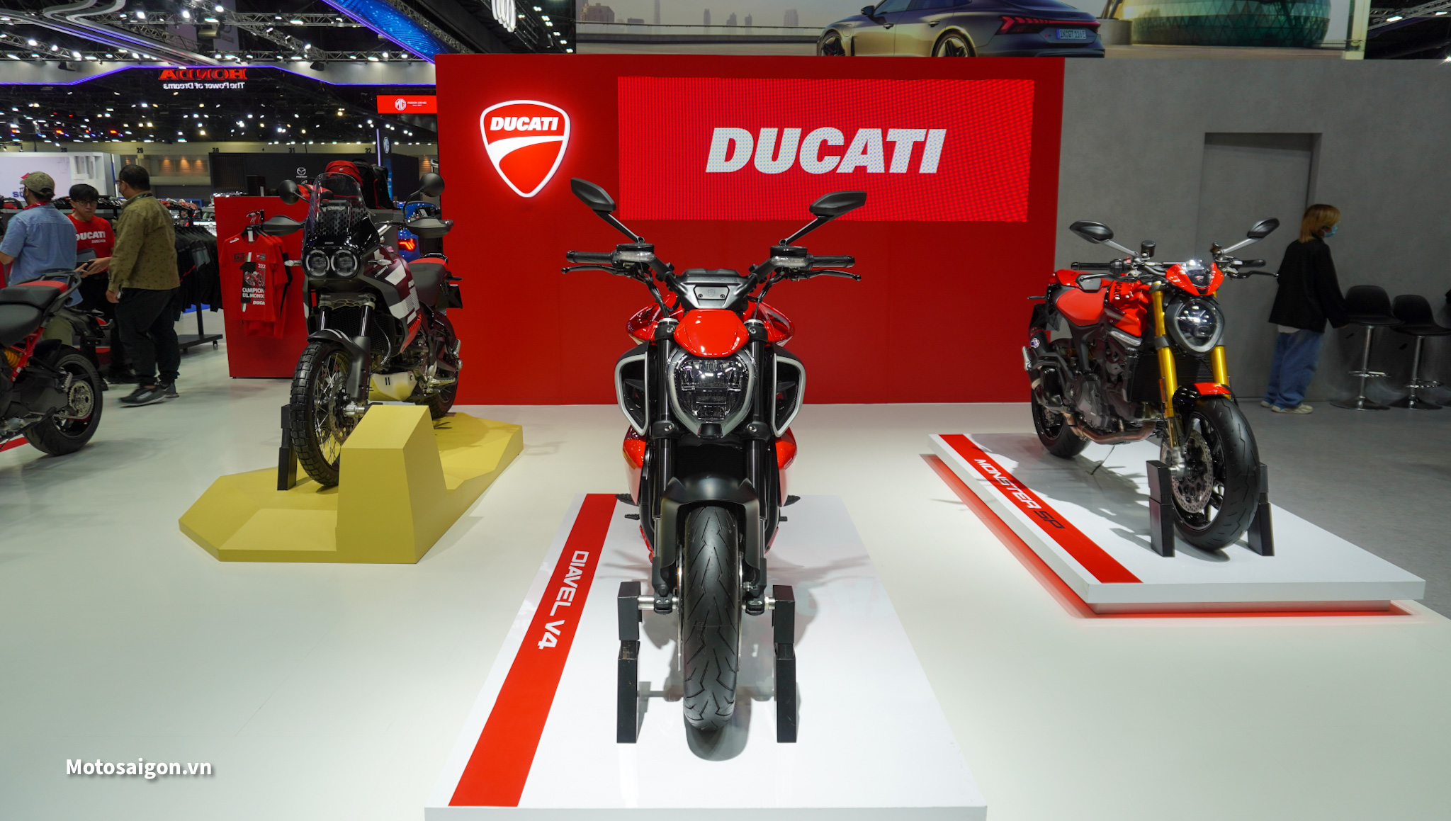 ducati-diavel-v4-desert-x-monster-sp-2023-motosaigon-004.jpg