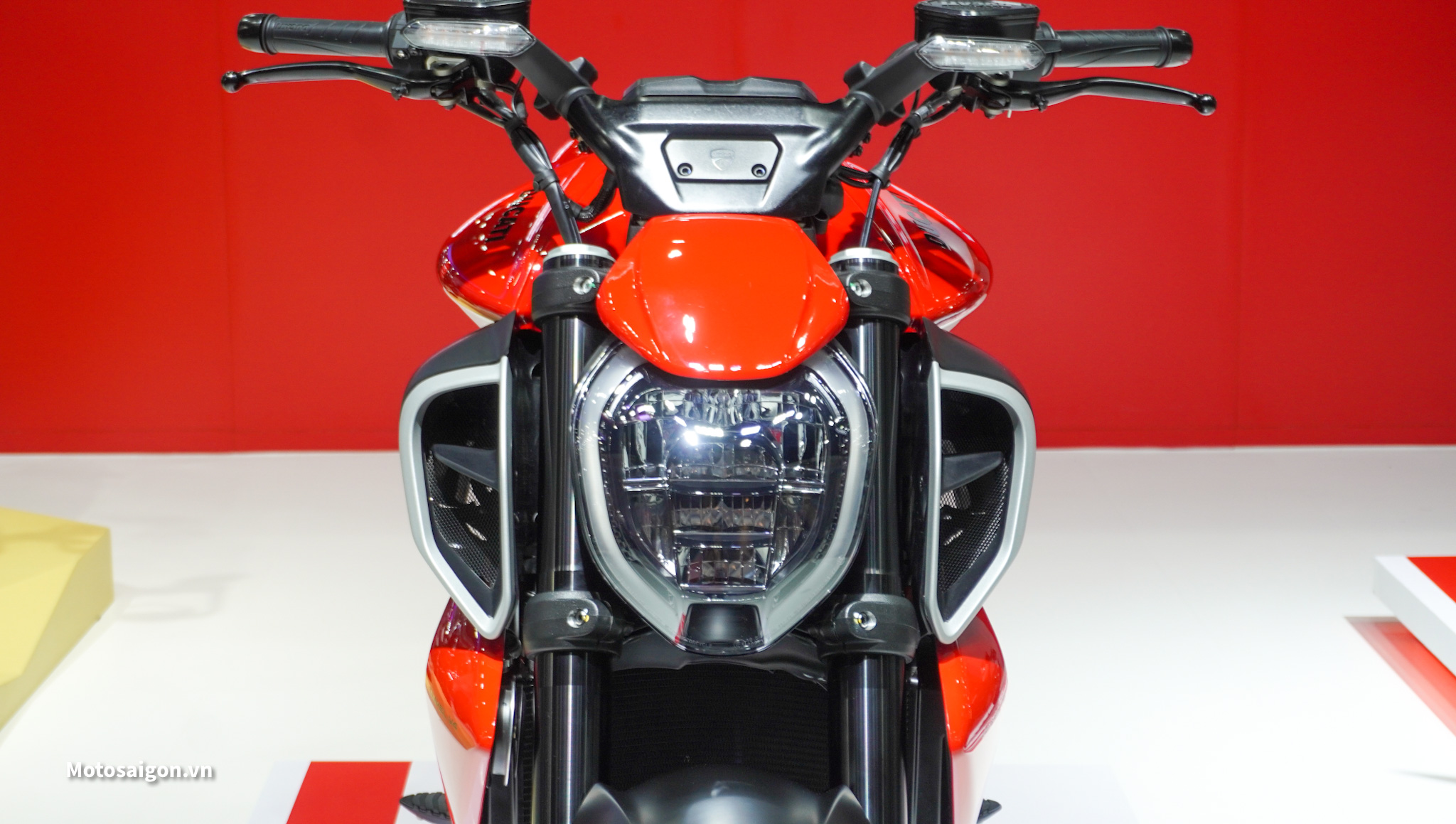 ducati-diavel-v4-desert-x-monster-sp-2023-motosaigon-011.jpg