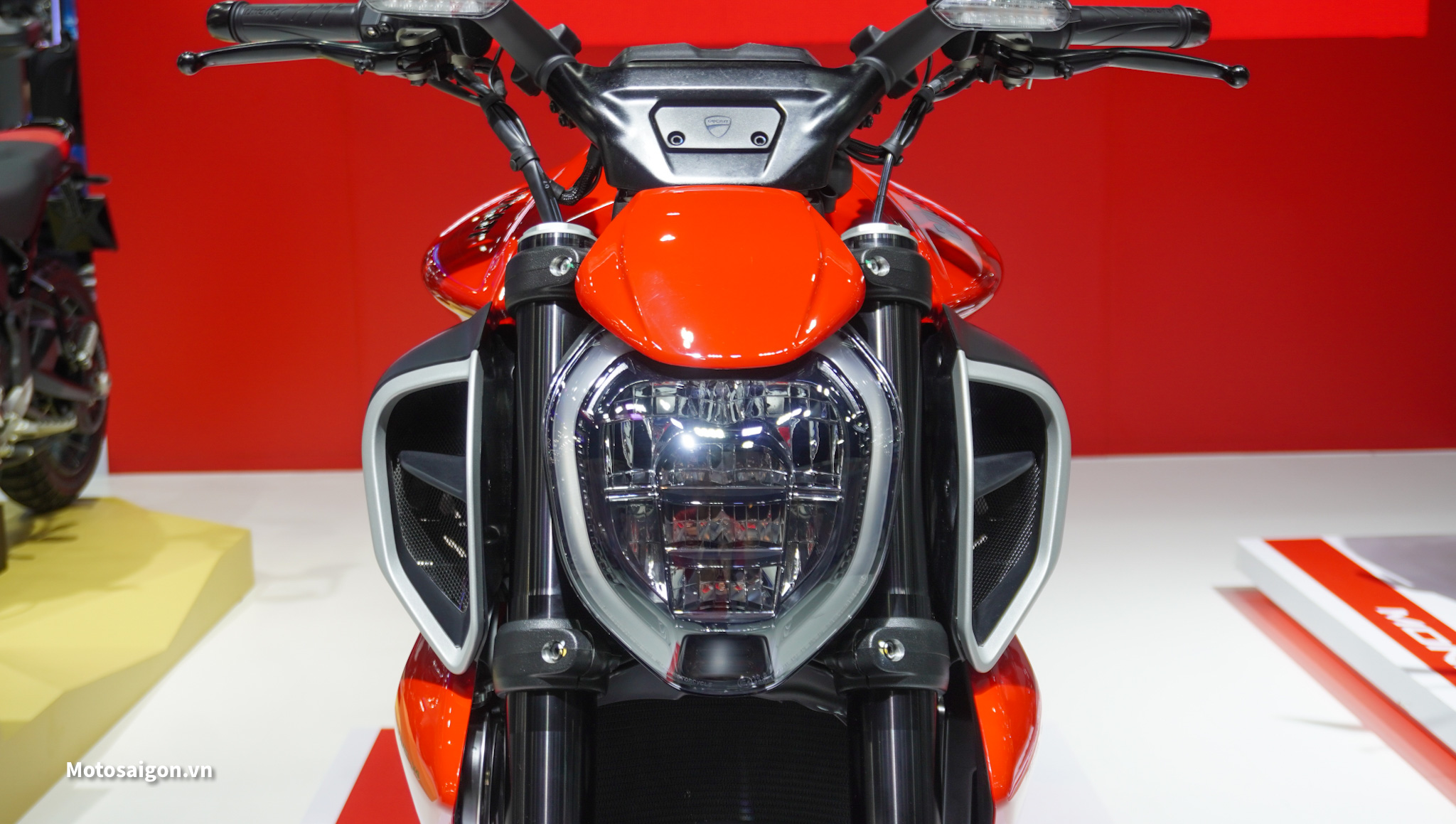 ducati-diavel-v4-desert-x-monster-sp-2023-motosaigon-012.jpg