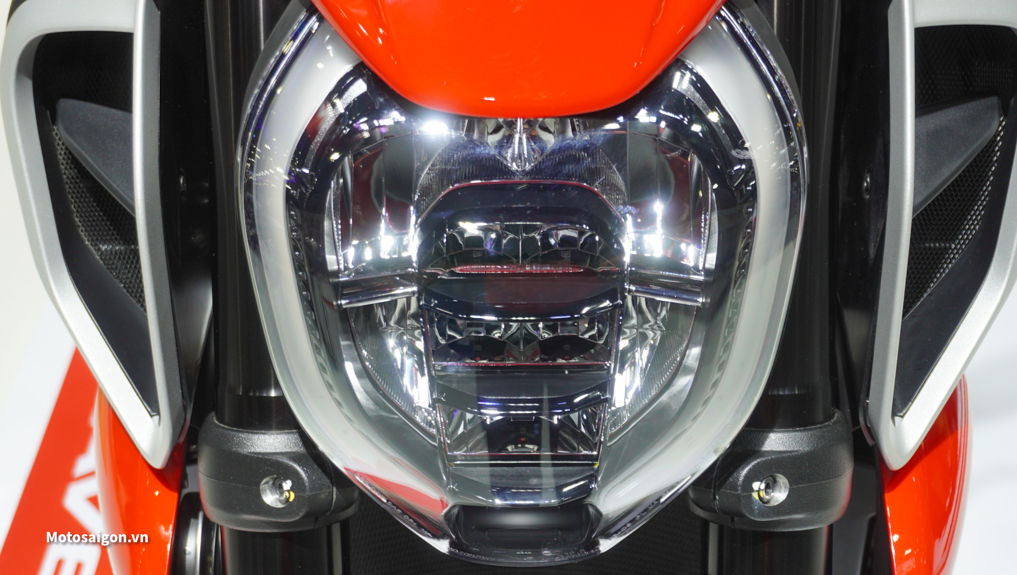 ducati-diavel-v4-desert-x-monster-sp-2023-motosaigon-019.jpg