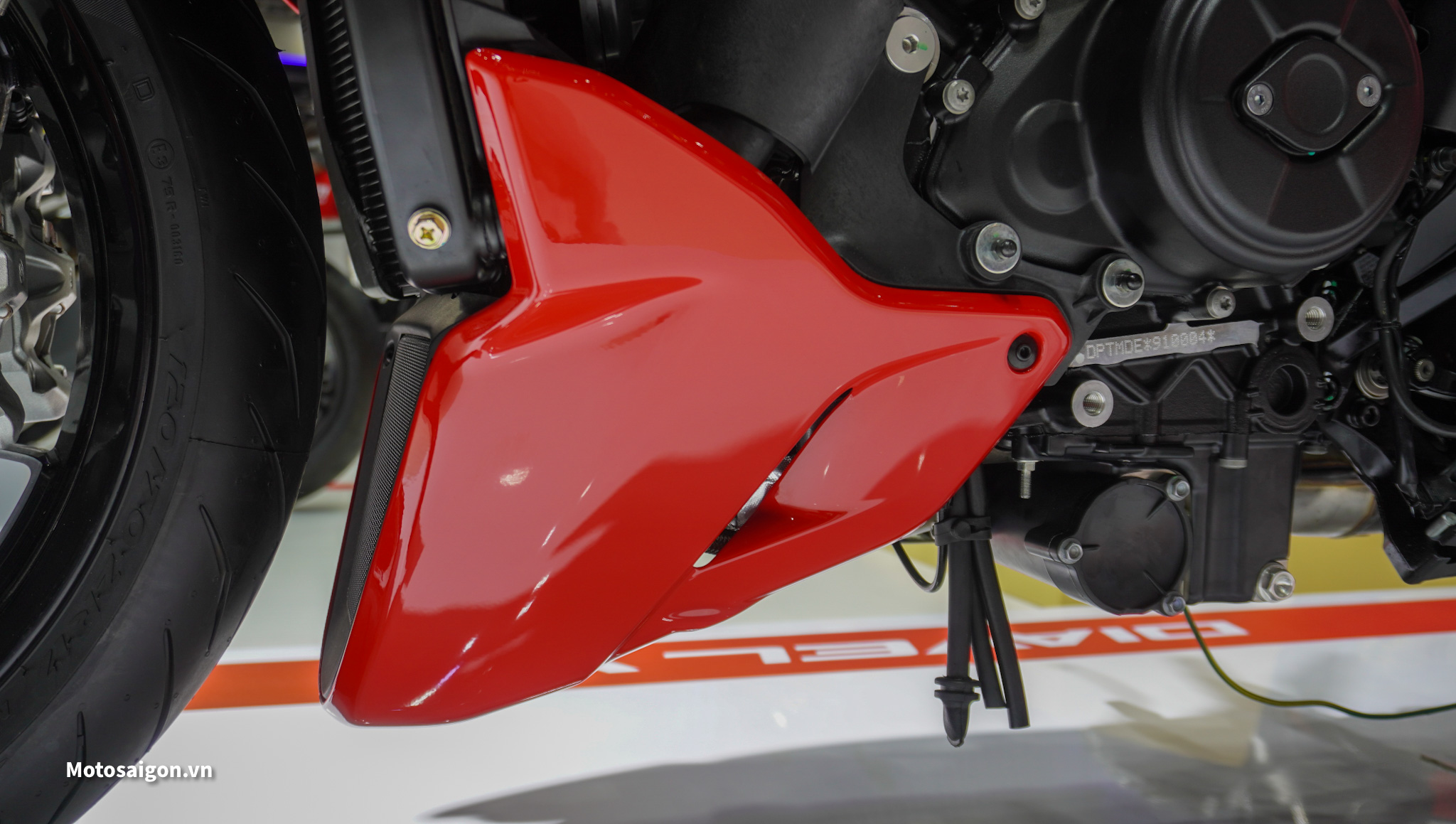 ducati-diavel-v4-desert-x-monster-sp-2023-motosaigon-022.jpg