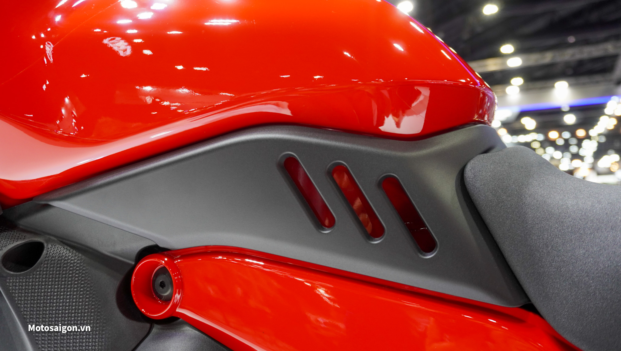 ducati-diavel-v4-desert-x-monster-sp-2023-motosaigon-028.jpg