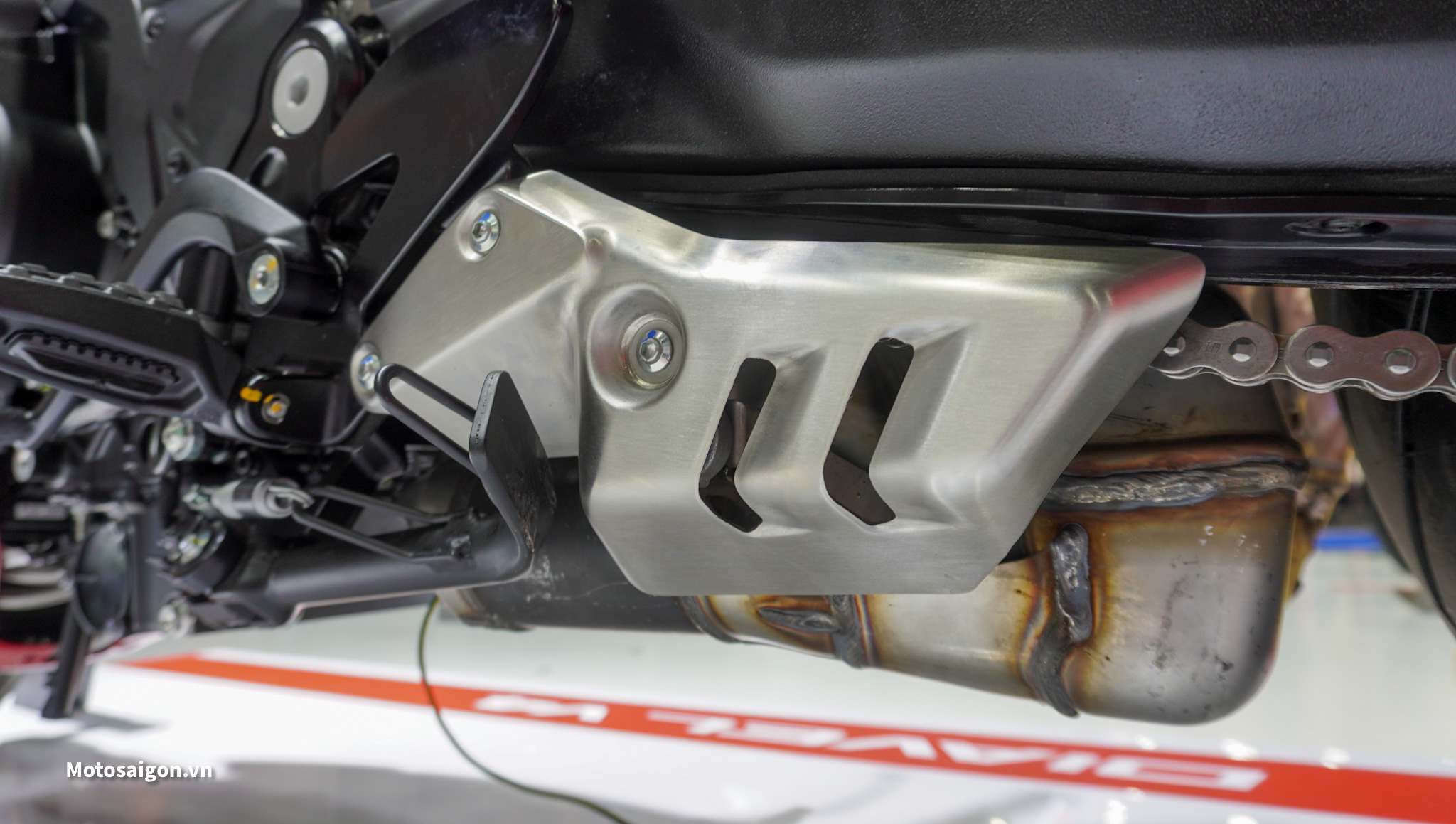 ducati-diavel-v4-desert-x-monster-sp-2023-motosaigon-030.jpg
