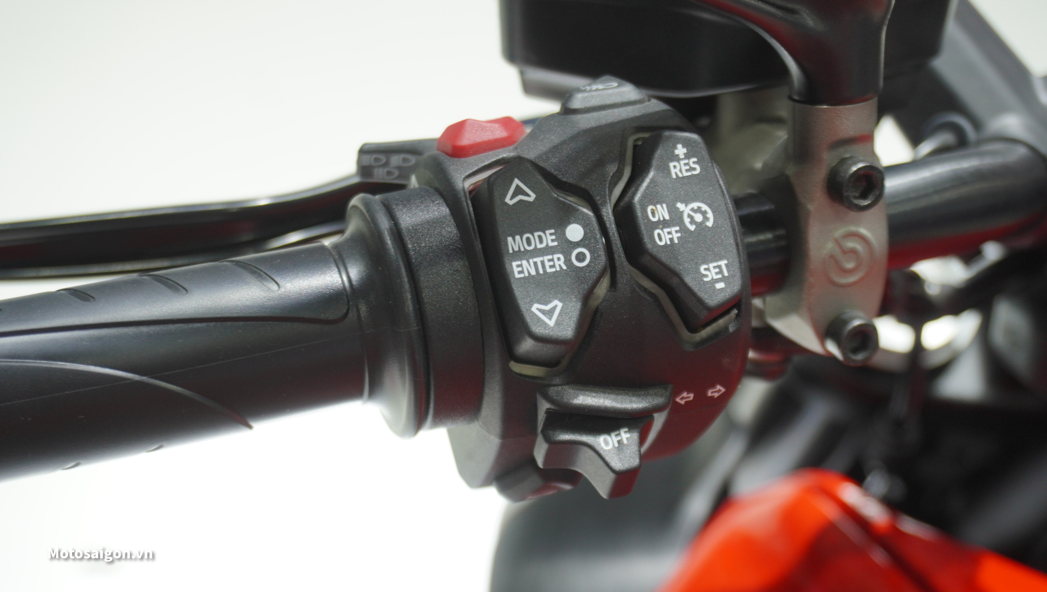 ducati-diavel-v4-desert-x-monster-sp-2023-motosaigon-040.jpg