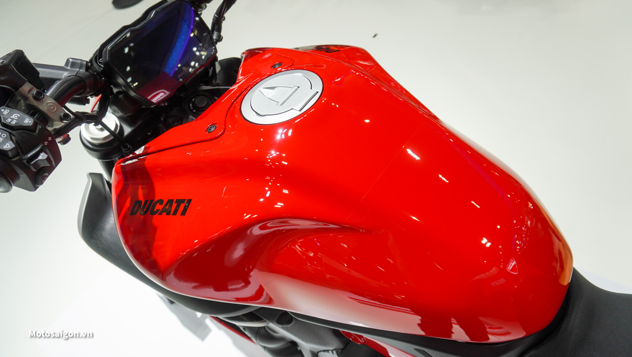 ducati-diavel-v4-desert-x-monster-sp-2023-motosaigon-044.jpg