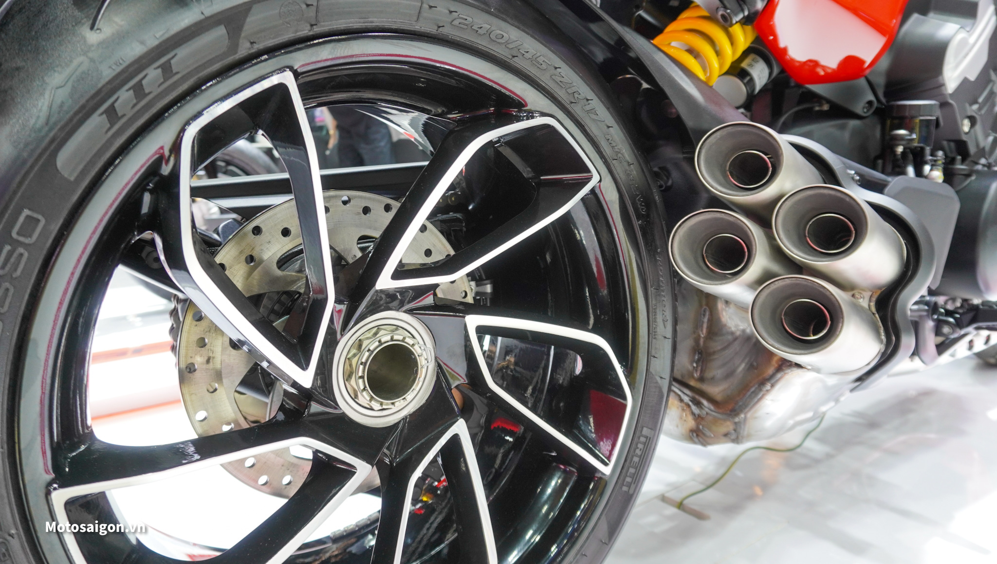 ducati-diavel-v4-desert-x-monster-sp-2023-motosaigon-057.jpg