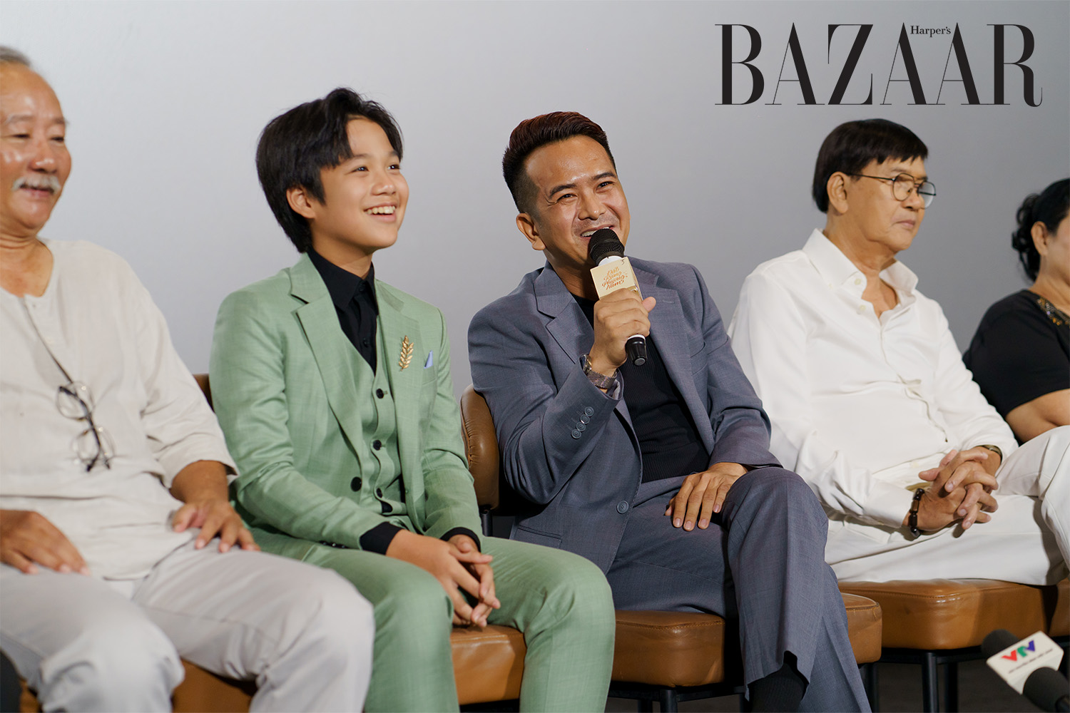 Harper's Bazaar_Hai thế hệ diễn viên hội ngộ tại premiere Đất Rừng Phương Nam_03