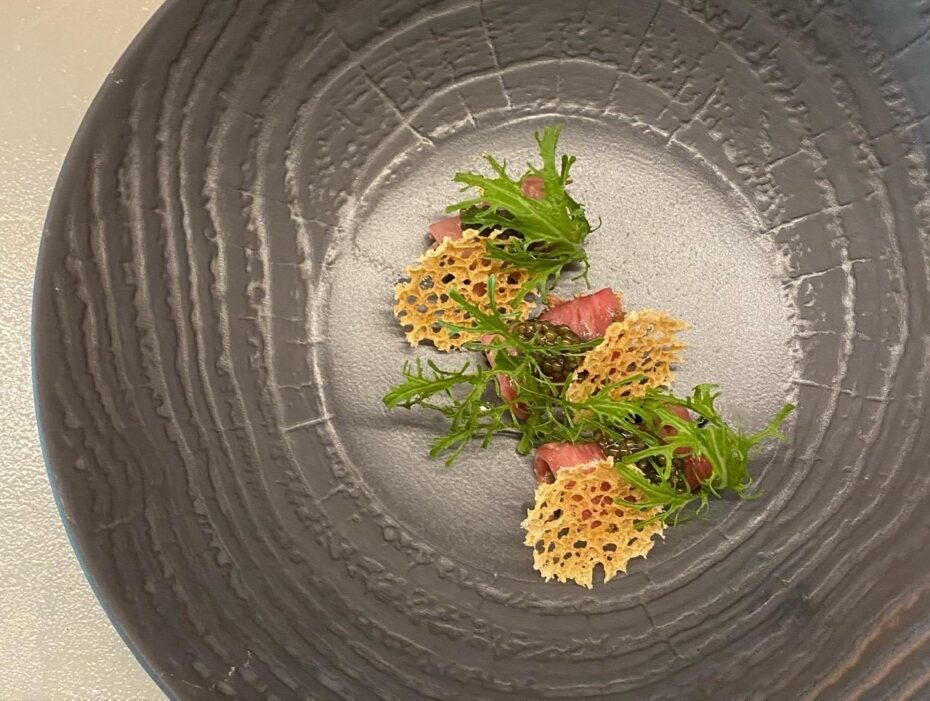 Một tín hiệu đáng mừng cho nền ẩm thực nước nhà khi các nhà hàng fine dining đều tập trung tận dụng và tôn vinh thực phẩm bản địa. (Nguồn ảnh: Hà Chuu)