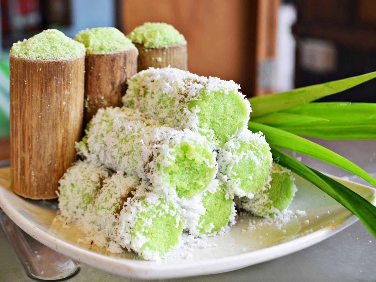 bánh-ống-lá-dứa-ivivu