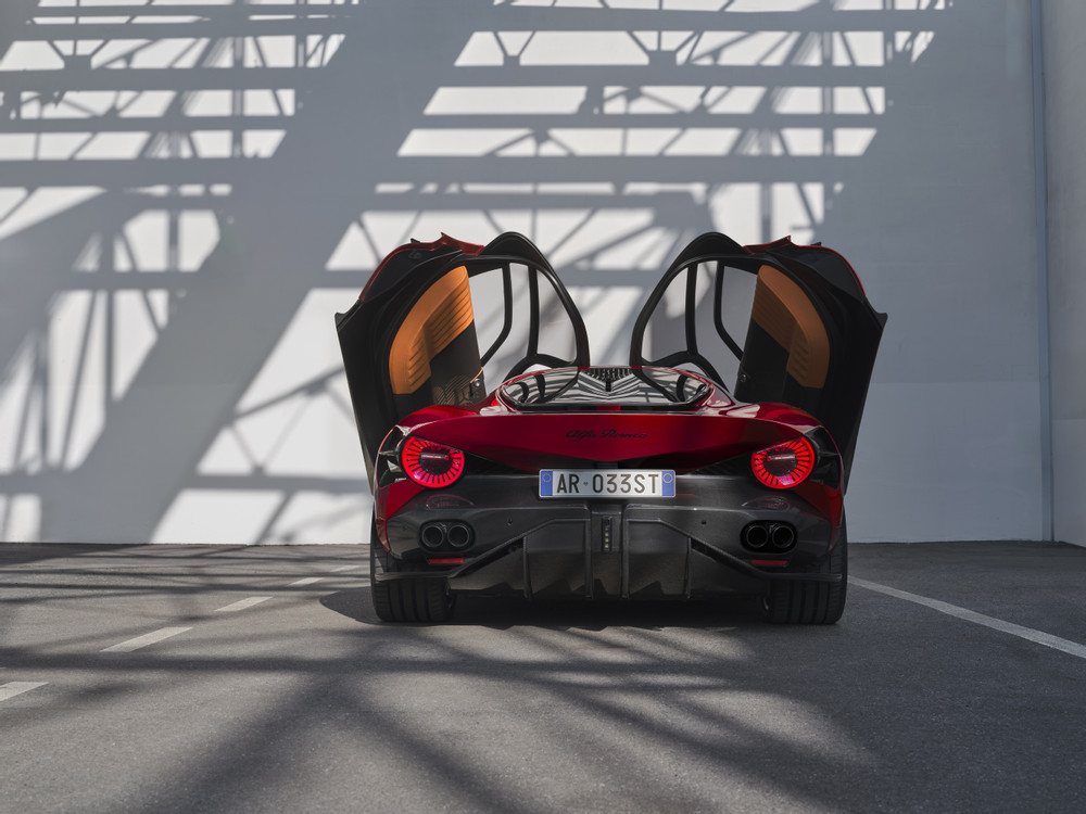 Alfa Romeo ra mắt siêu xe mới: 33 Stradale