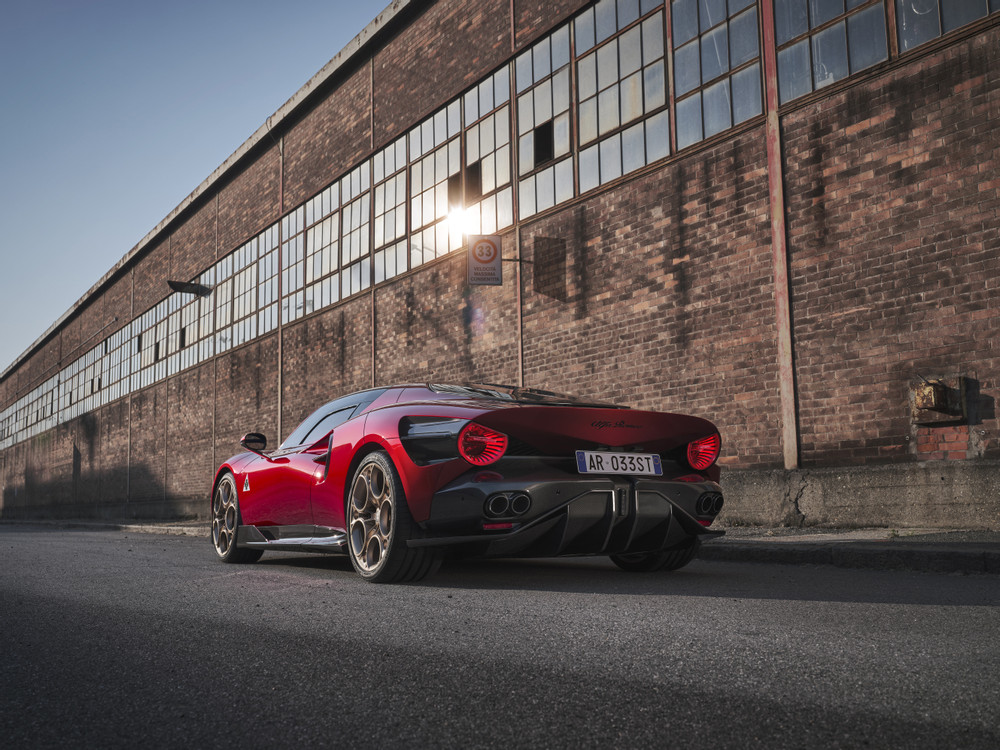 Alfa Romeo ra mắt siêu xe mới: 33 Stradale
