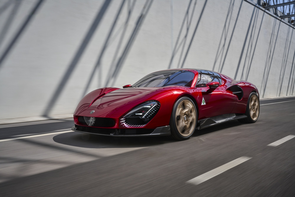 Alfa Romeo ra mắt siêu xe mới: 33 Stradale