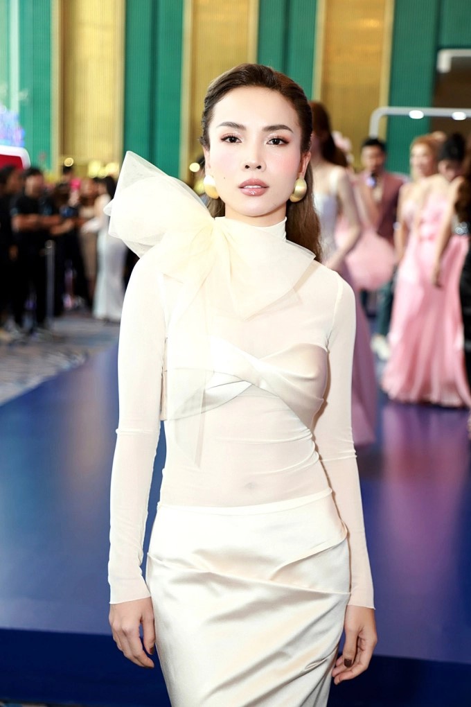 Chị Đẹp Đạp Gió Rẽ Sóng