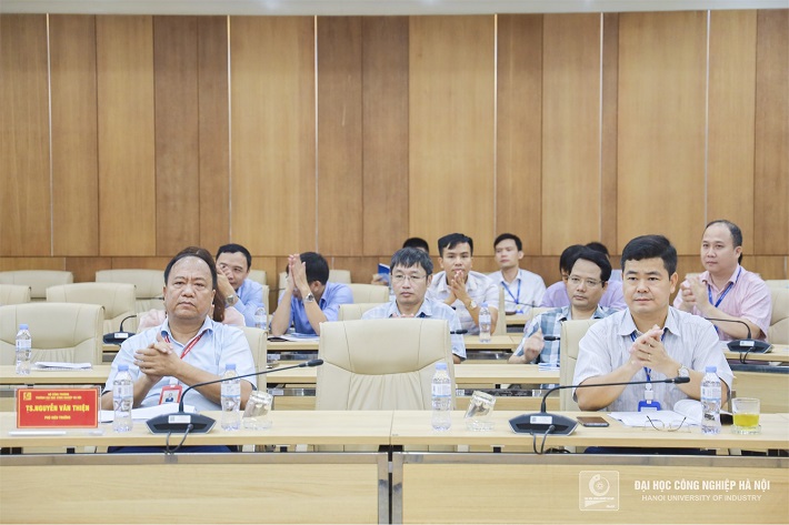 Hội nghị HaUI được xác định là một trong những hoạt động quan trọng nhằm đẩy mạnh công tác nghiên cứu cũng như tăng cường bồi dưỡng đội ngũ cán bộ, giảng viên, nhà khoa học trong Nhà trường