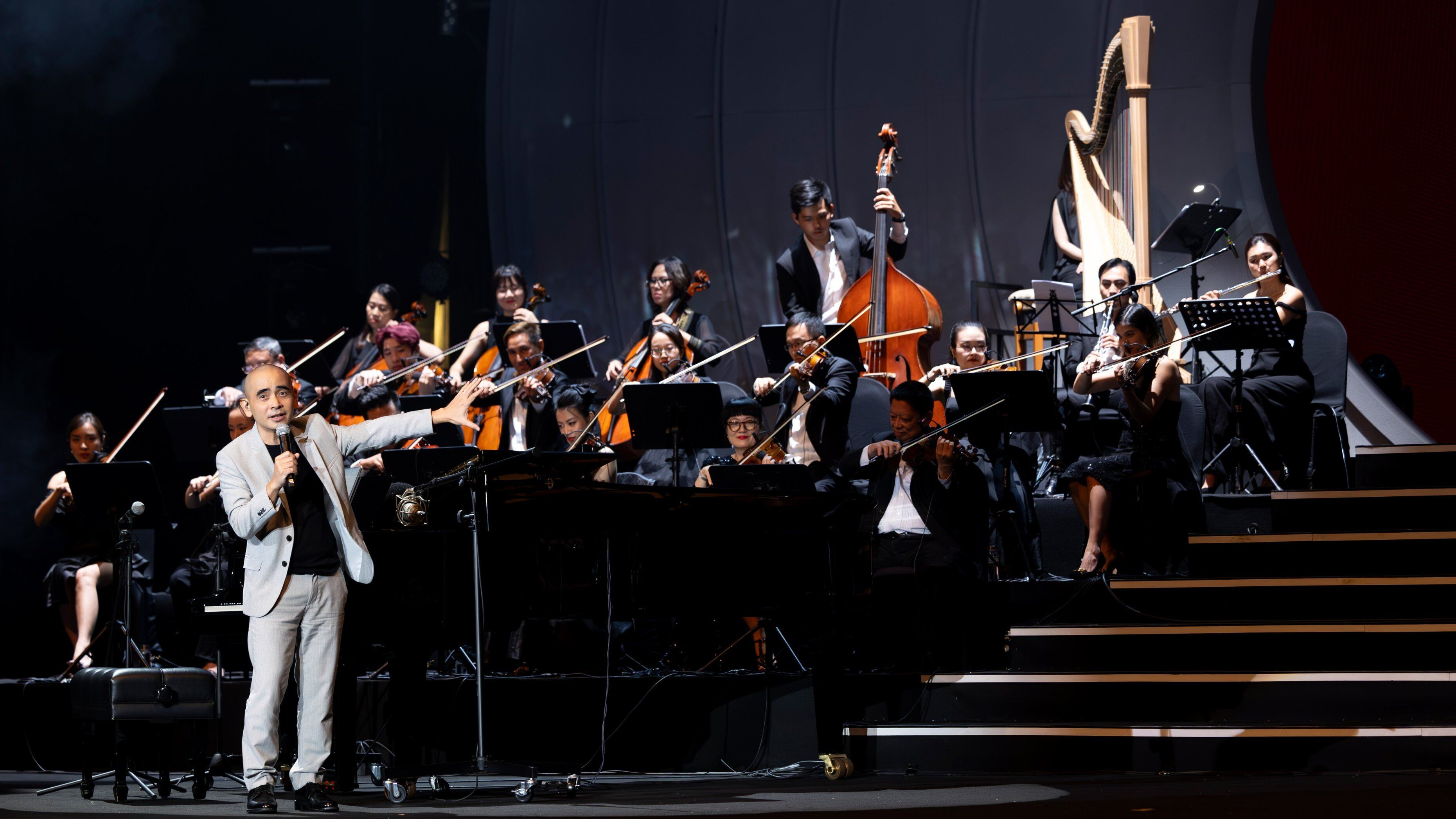 Live concert của Đức Trí “Tựa như gió phiêu du” mang quá nhiều bất ngờ