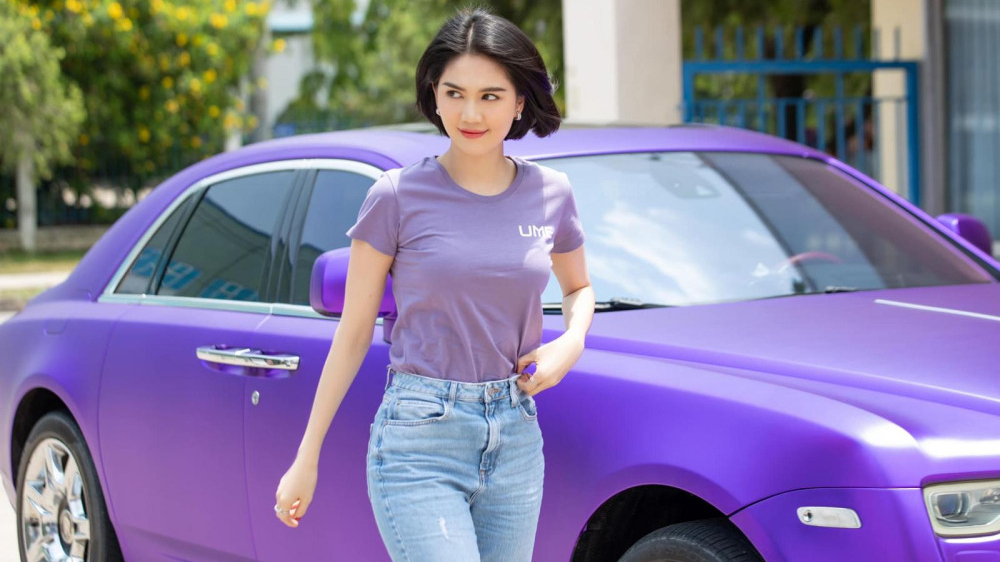 Rolls-Royce Ghost của Ngọc Trinh được mua với giá bao nhiêu?