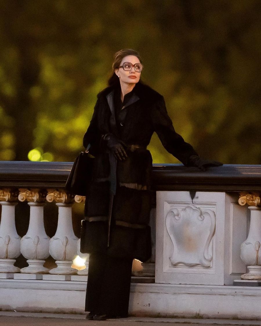 las-primeras-e-irreconocibles-imagenes-de-angelina-jolie-como-maria-callas-1674431.jpg