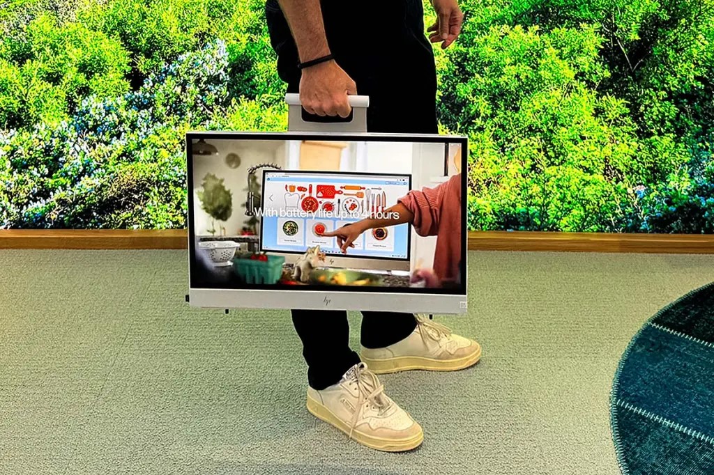 HP ra mắt loạt sản phẩm máy tính độc lạ: HP Envy Move, HP Spectre Fold