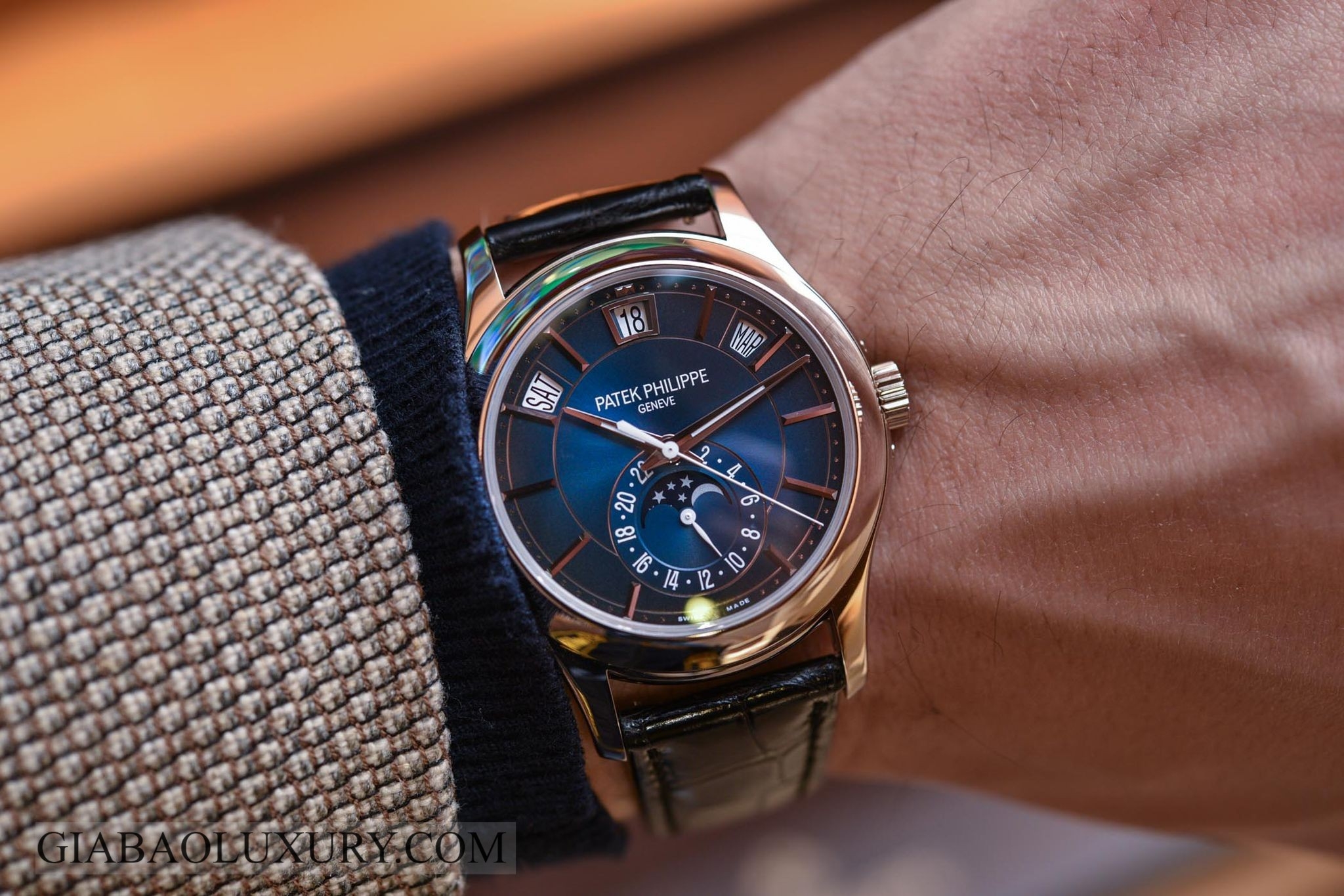 patek-philippe-annual-calendar-5205g-gradient-blue-3-dd90554f-ebf2-4306-af9b-ce190eec0b2f.jpg?v=1538306446057
