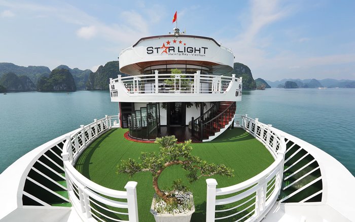 Là du thuyền vỏ thép và có đến 4 tầng nhưng cấu trúc du thuyền Starlight rất vững chắc.