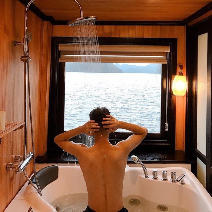 Bồn tắm nằm có view ảo diệu