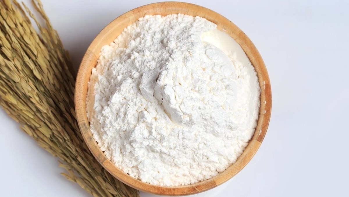 Bột nếp, một trong những nguyên liệu làm bánh ong.