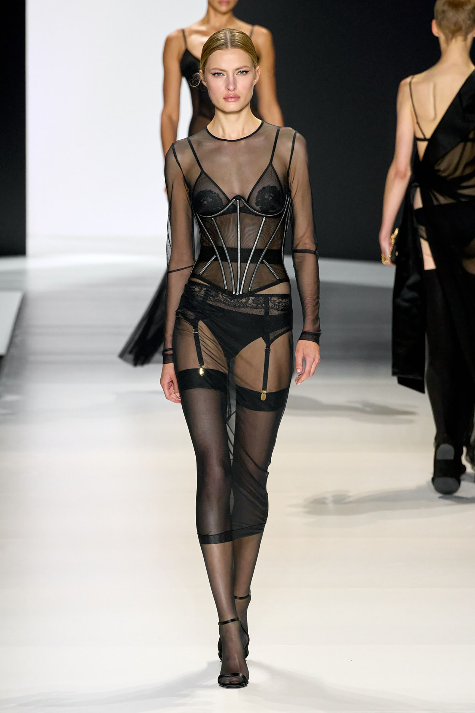 00077-dolce-and-gabbana-spring-2024-ready-to-wear-credit-gorunway.jpg