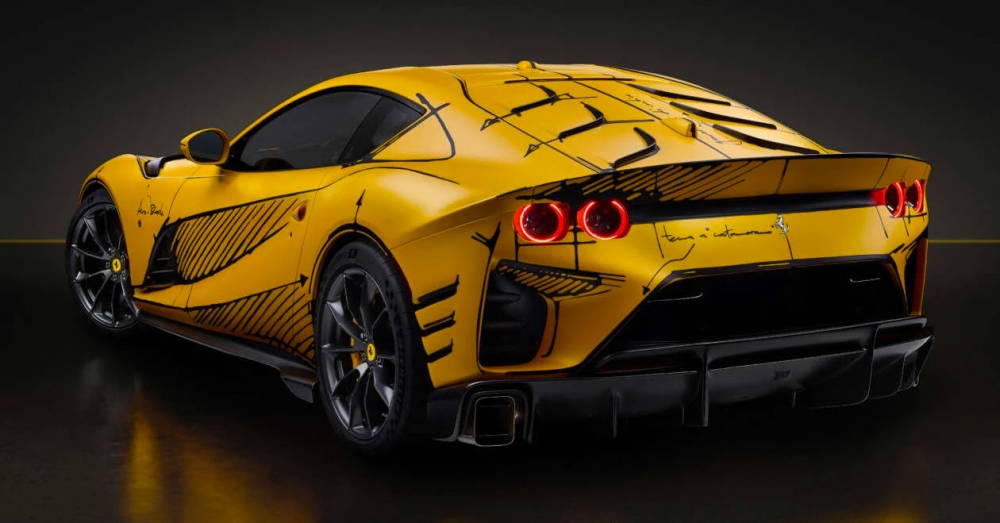 Siêu phẩm Ferrari 812 Competitionizione Tailor Made 