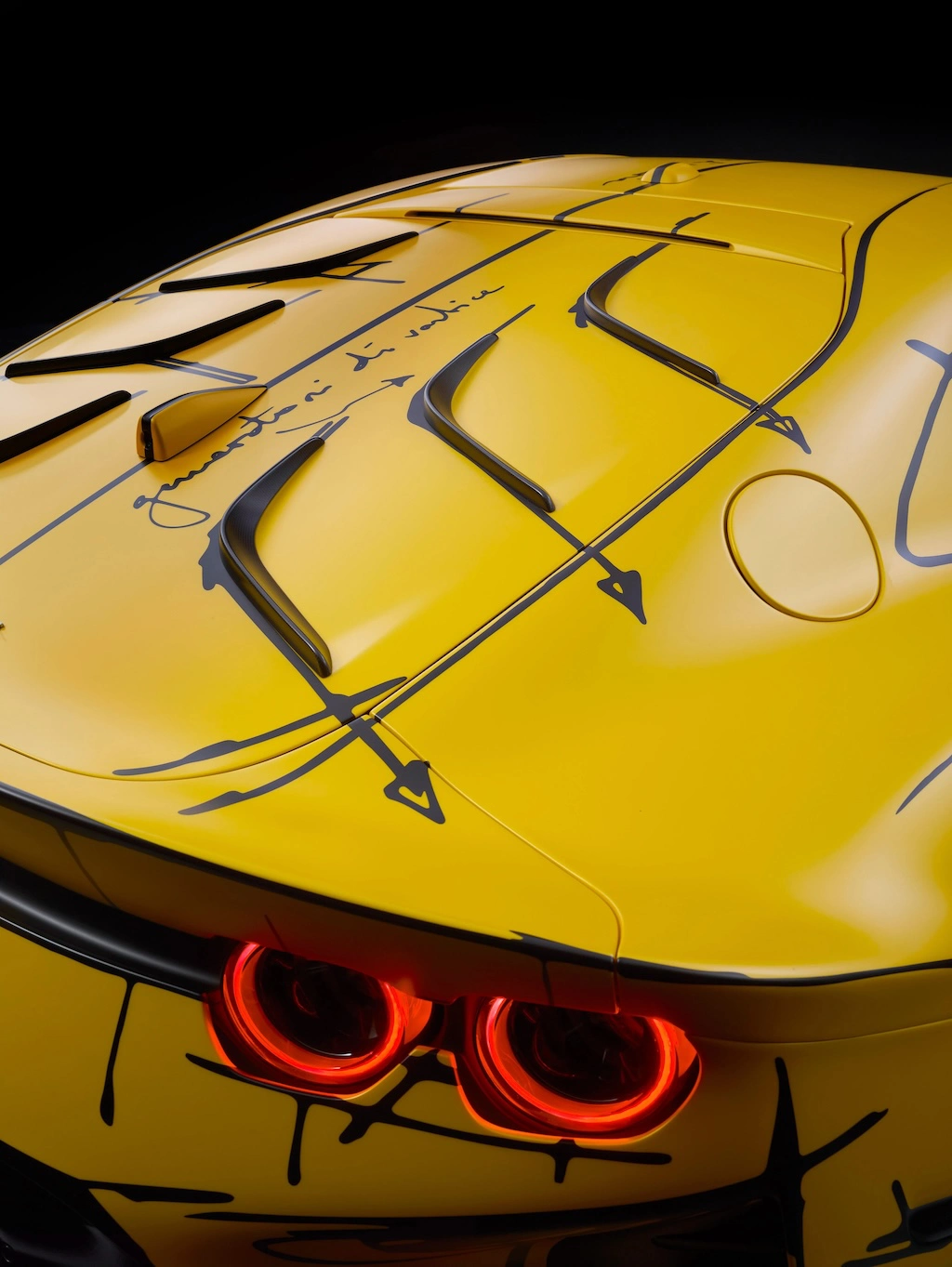 Siêu phẩm Ferrari 812 Competitionizione Tailor Made 