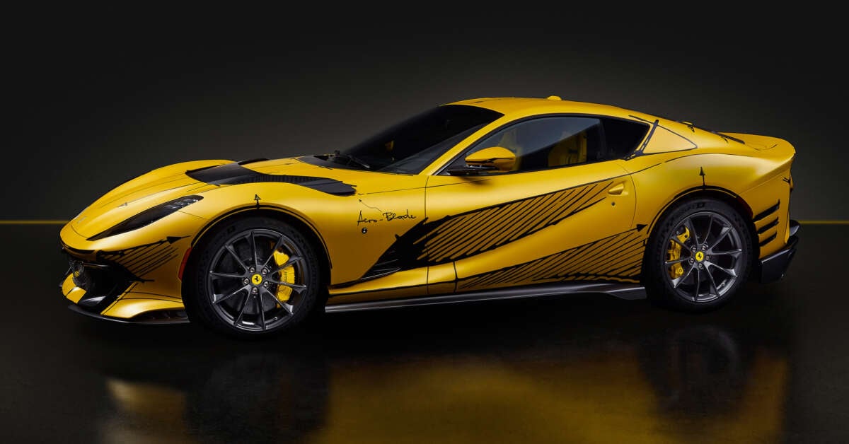 Siêu phẩm Ferrari 812 Competitionizione Tailor Made 