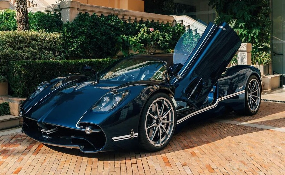 Siêu xe Pagani Utopia hơn 2 triệu USD đầu tiên được bàn giao cho khách hàng