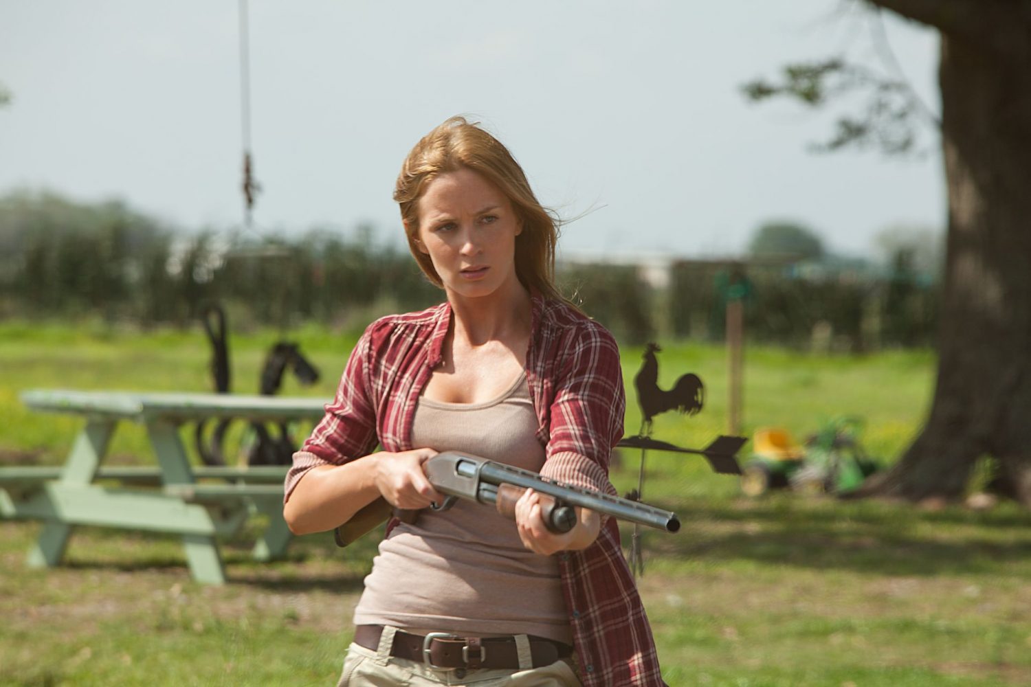 Phim Emily Blunt đóng: Sát thủ vượt thời gian - Looper (2012)