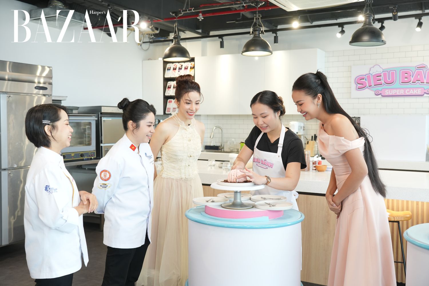 Màn tranh tài sôi nổi trong Super Cake