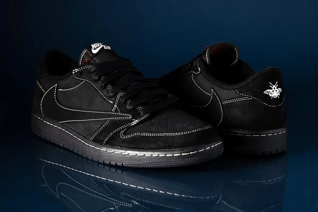 giày Sneaker màu Triple Back