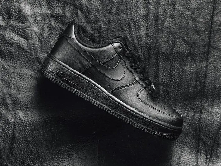 giày Sneaker màu Triple Back
