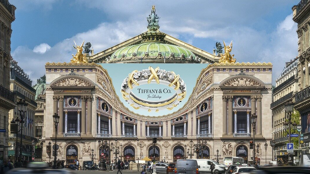 Tiffany & Co. trang trí mặt tiền nhà hát tại Paris quảng bá sản phẩm