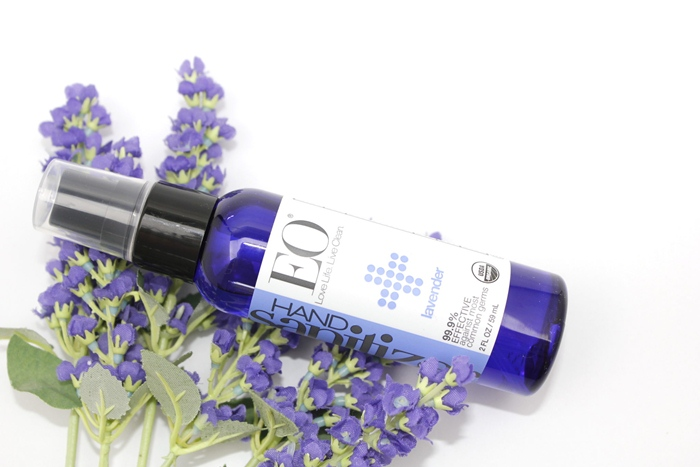 Xịt rửa tay lavender. Ảnh: revitalisenaturally