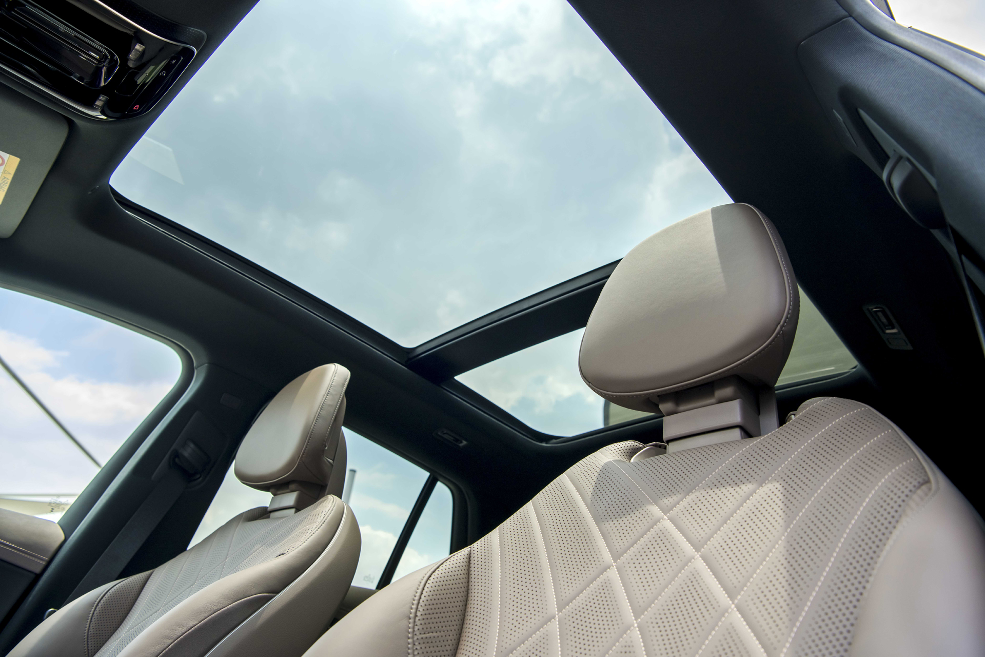 Mercedes EQE 500 4Matic – SUV thuần điện cỡ trung giá 4 tỷ đồng