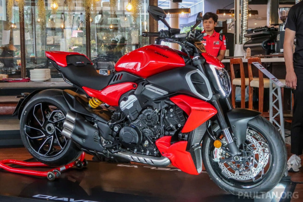 Ducati Diavel V4 2024