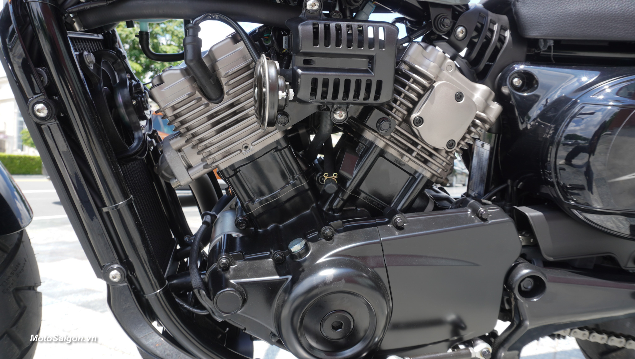 hyosung-gv300s-bobber-cruiser-gia-xe-2024-motosaigon-14.jpg