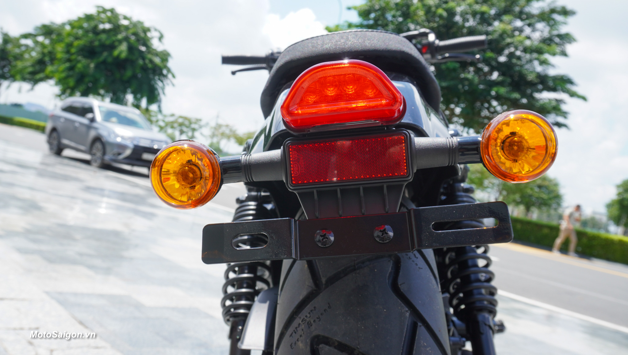 hyosung-gv300s-bobber-cruiser-gia-xe-2024-motosaigon-15.jpg