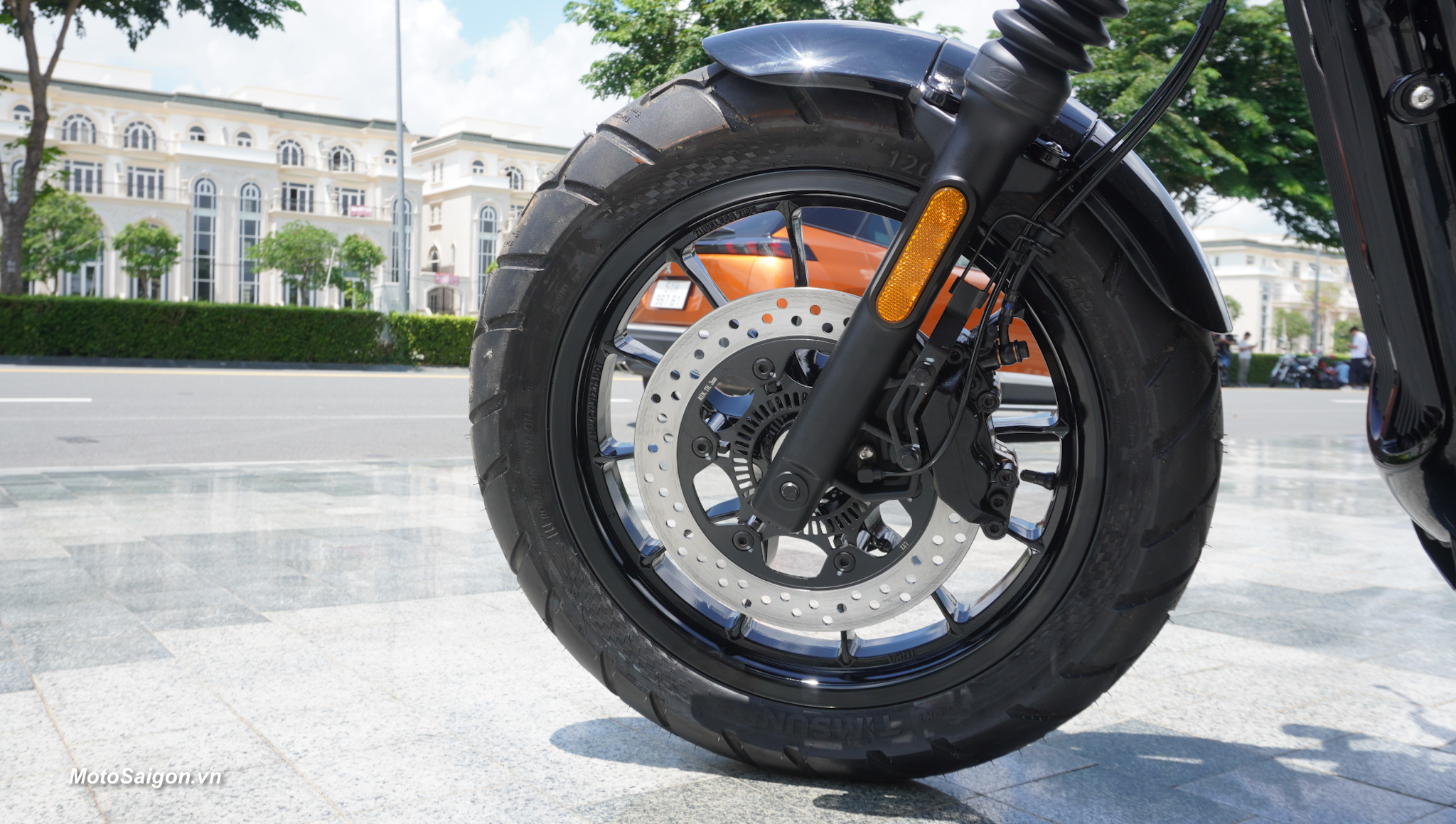 hyosung-gv300s-bobber-cruiser-gia-xe-2024-motosaigon-21.jpg
