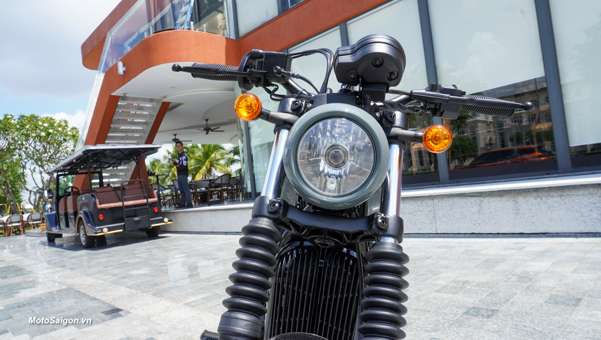 hyosung-gv300s-bobber-cruiser-gia-xe-2024-motosaigon-24.jpg