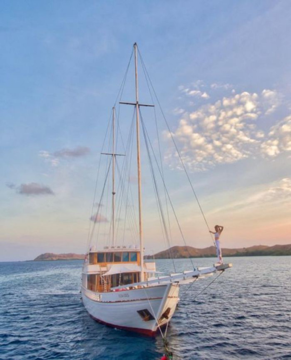 Đu thuyền Fenides Liveaboard điểm hẹn tuyệt vời để ngao du những hòn đảo ở Indonesia.